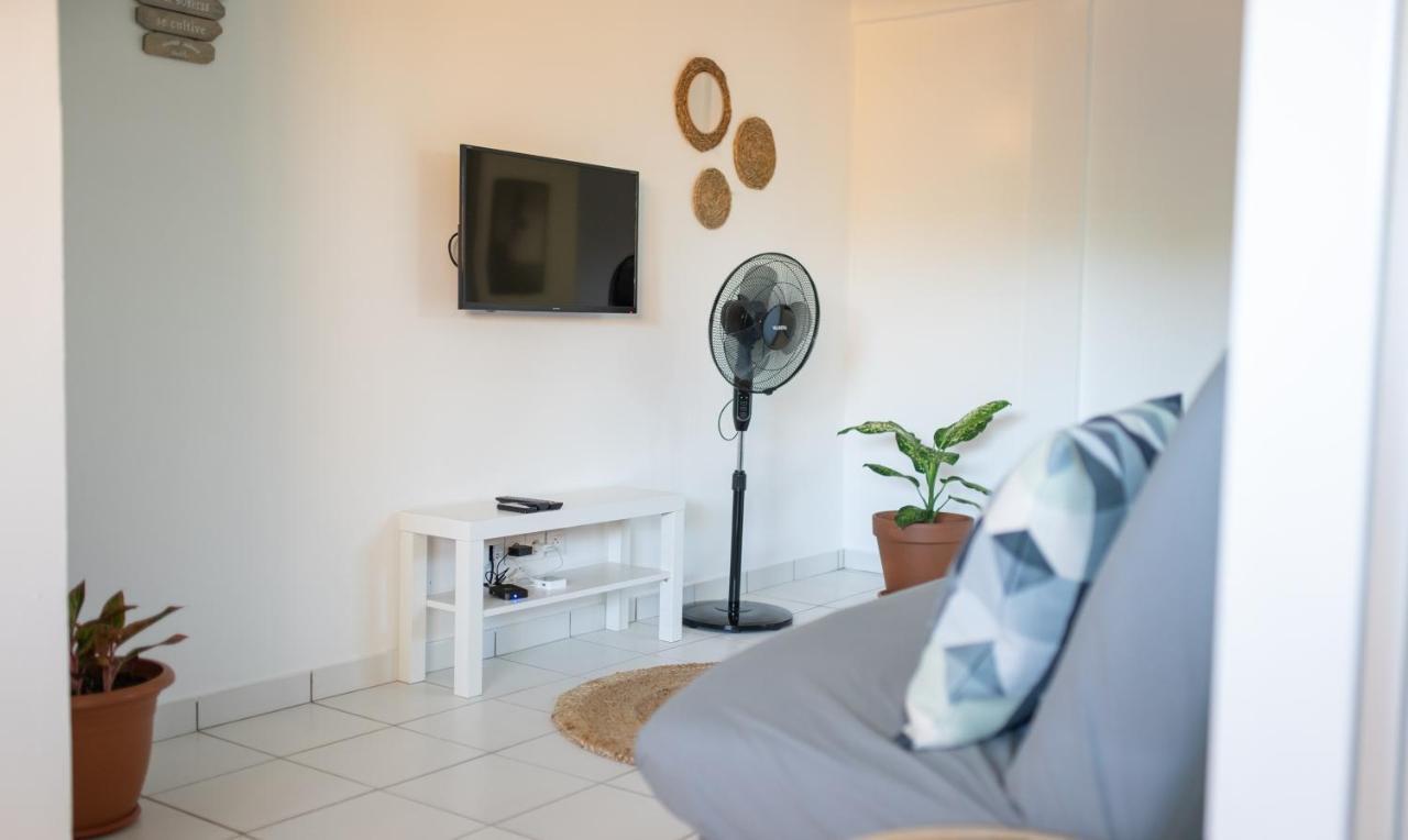 Appartement Chez Rey à Riviere-Salee Extérieur photo